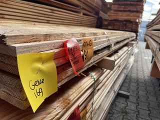 Ca. 32x Douglas planken fijnbezaagd, 15x150mm, lengte 400cm